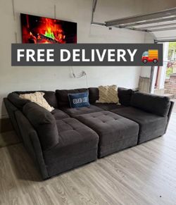 🚚 We are offering FREE local delivery on this beautiful, large 6-piece modular sectional!