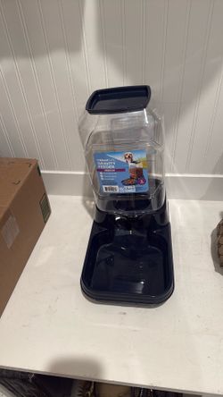 Gravity pet food feeder