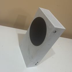 Selling Xbox for 150 it comes with headset and wires