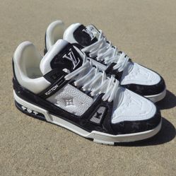 New LV Trainer Size 10