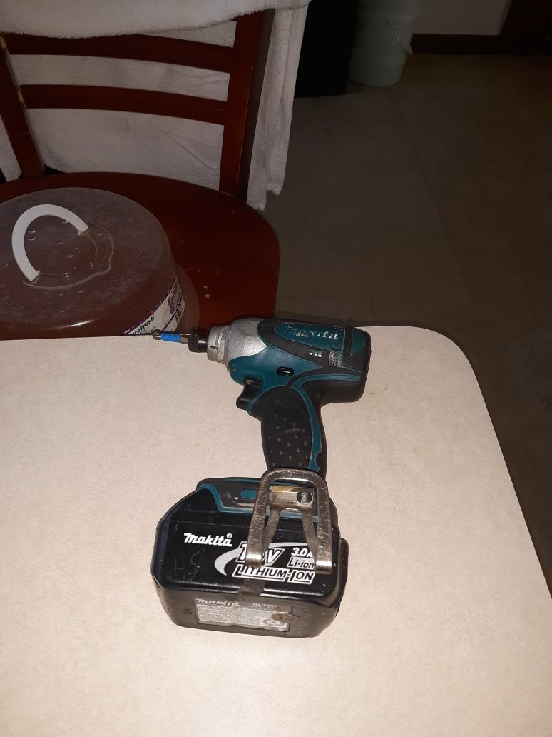 Makita drill an charger