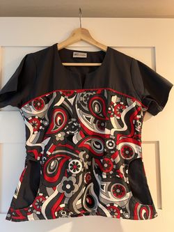 Scrub top women floral 2 pockets stylish cute United Advantage
