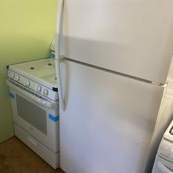 Gas Stove BRAND NEW/Firdge USED Good Condición 