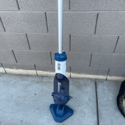 Portable pool cleaner