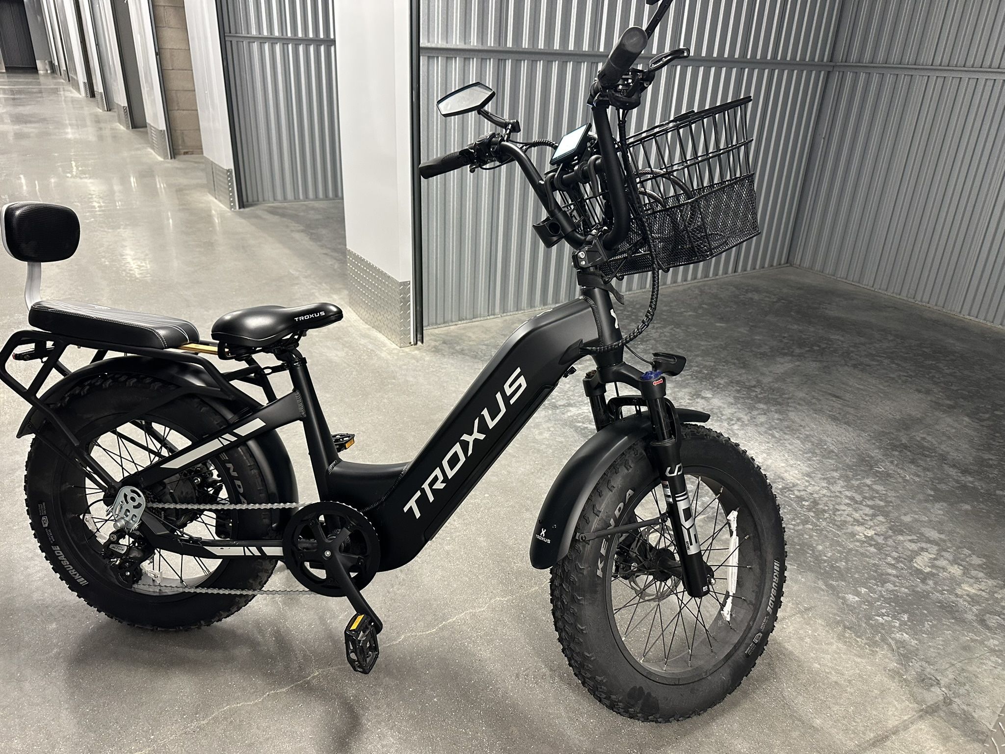 Troxus Lynx Plus 20" Fat Tire E-Bike In Almost New Condition