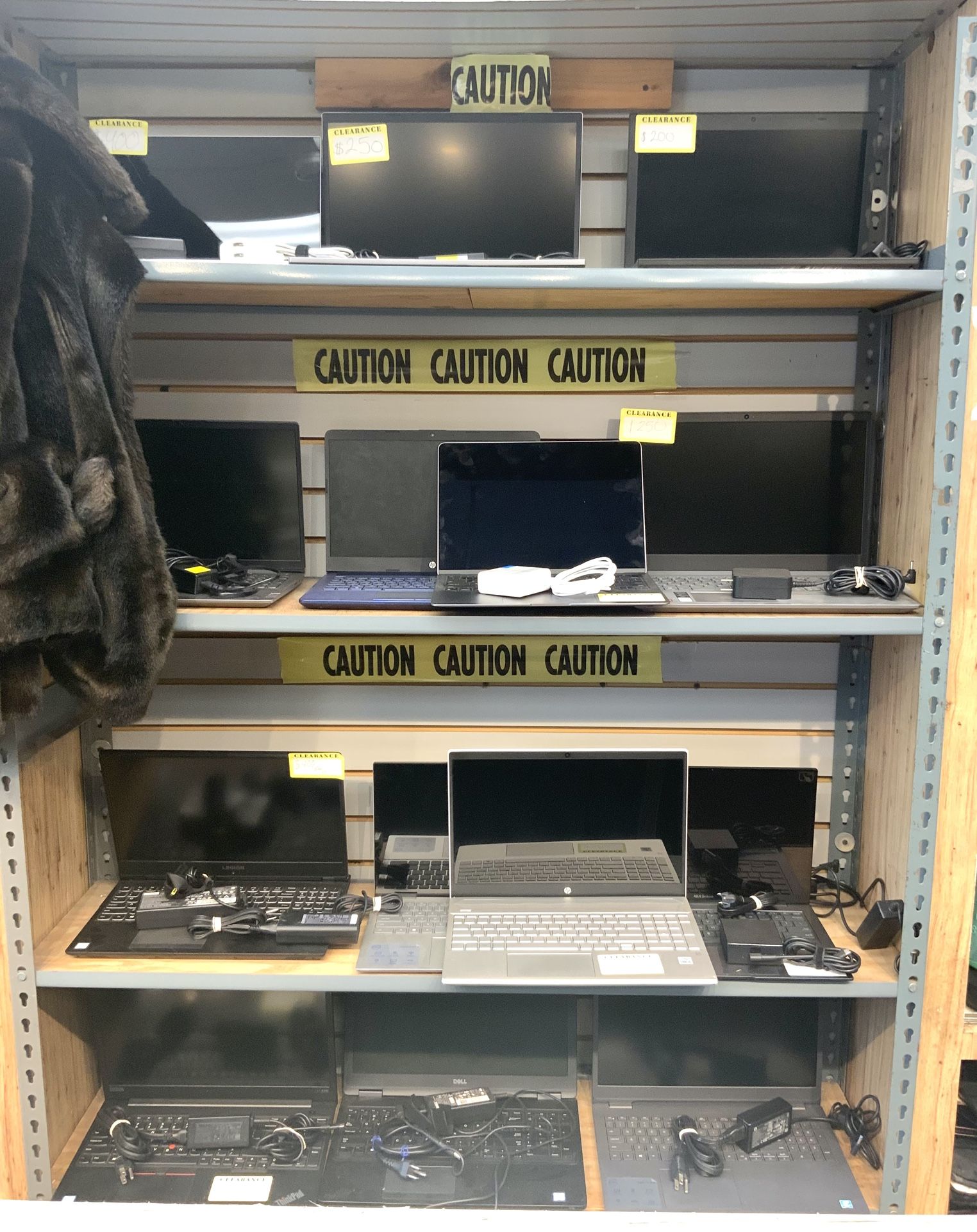 Blowout Sell Clearance Laptops All Different Name Brands Dell Hp Asus Acer Apple Lenovo Razer Samsung MSI Microsoft Alienware Inspirion Zenbook