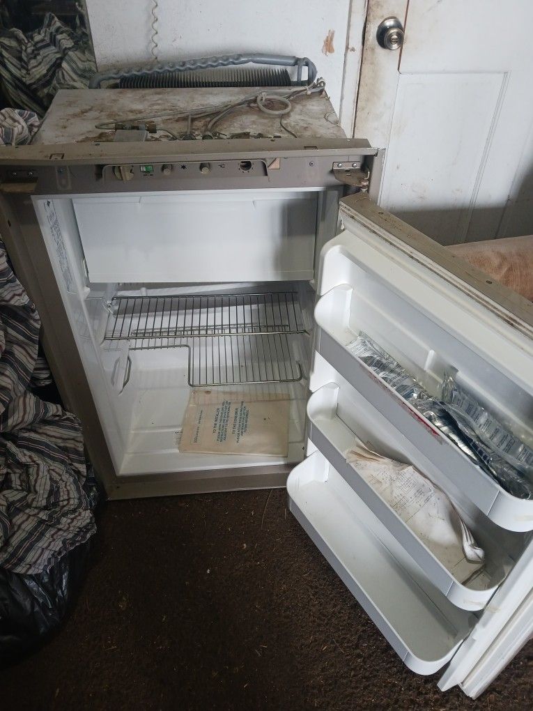 R.V Mini Fridge. $100