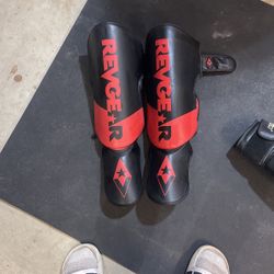 Muay Thai  PINNACLE P4 SHIN GUARDS  Adult Small