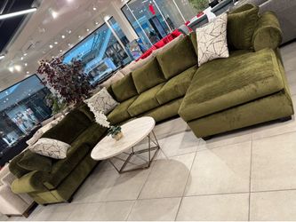 Huge “U” Shape Sectional 💚💚💚