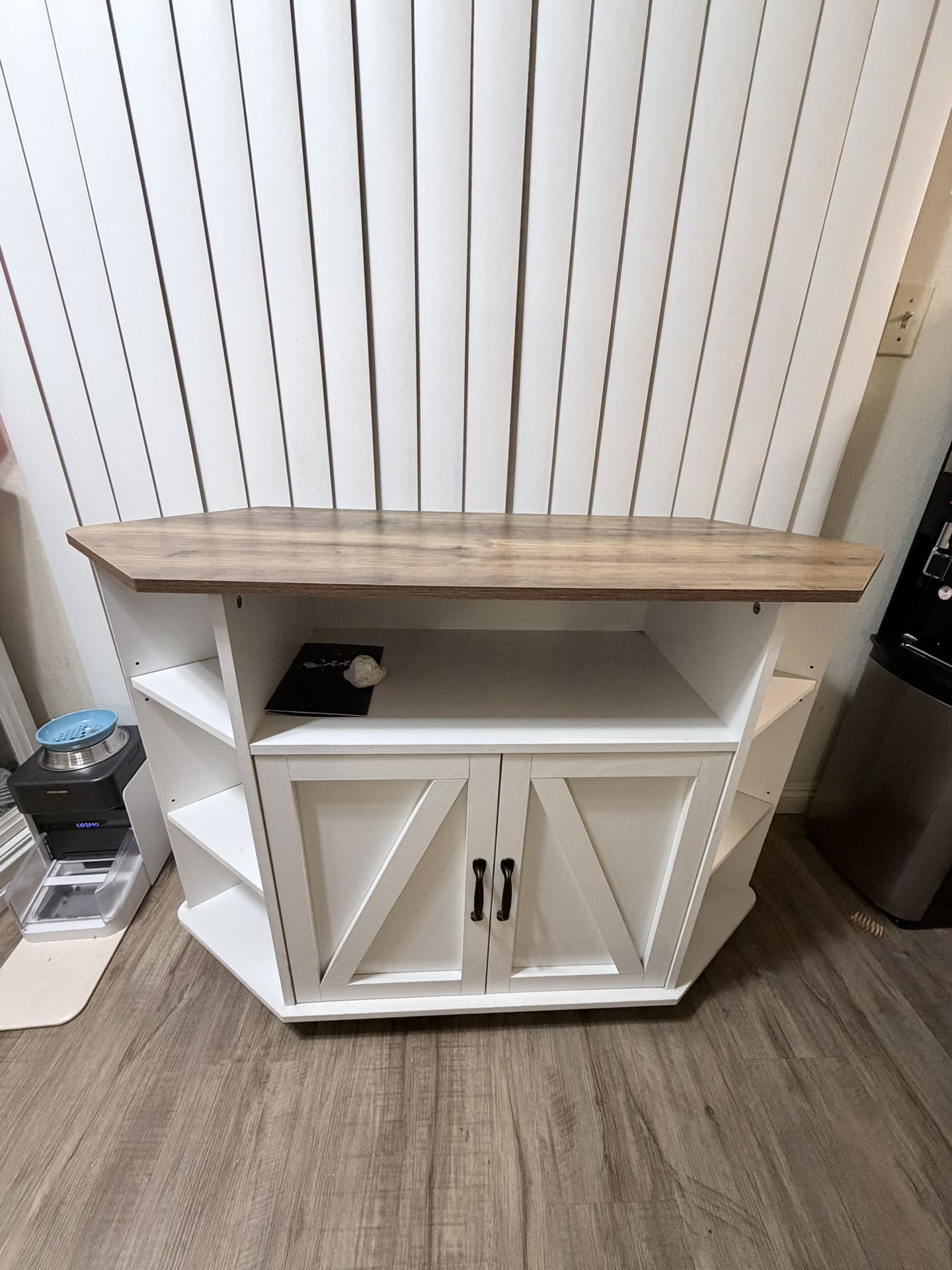 Corner TV stand