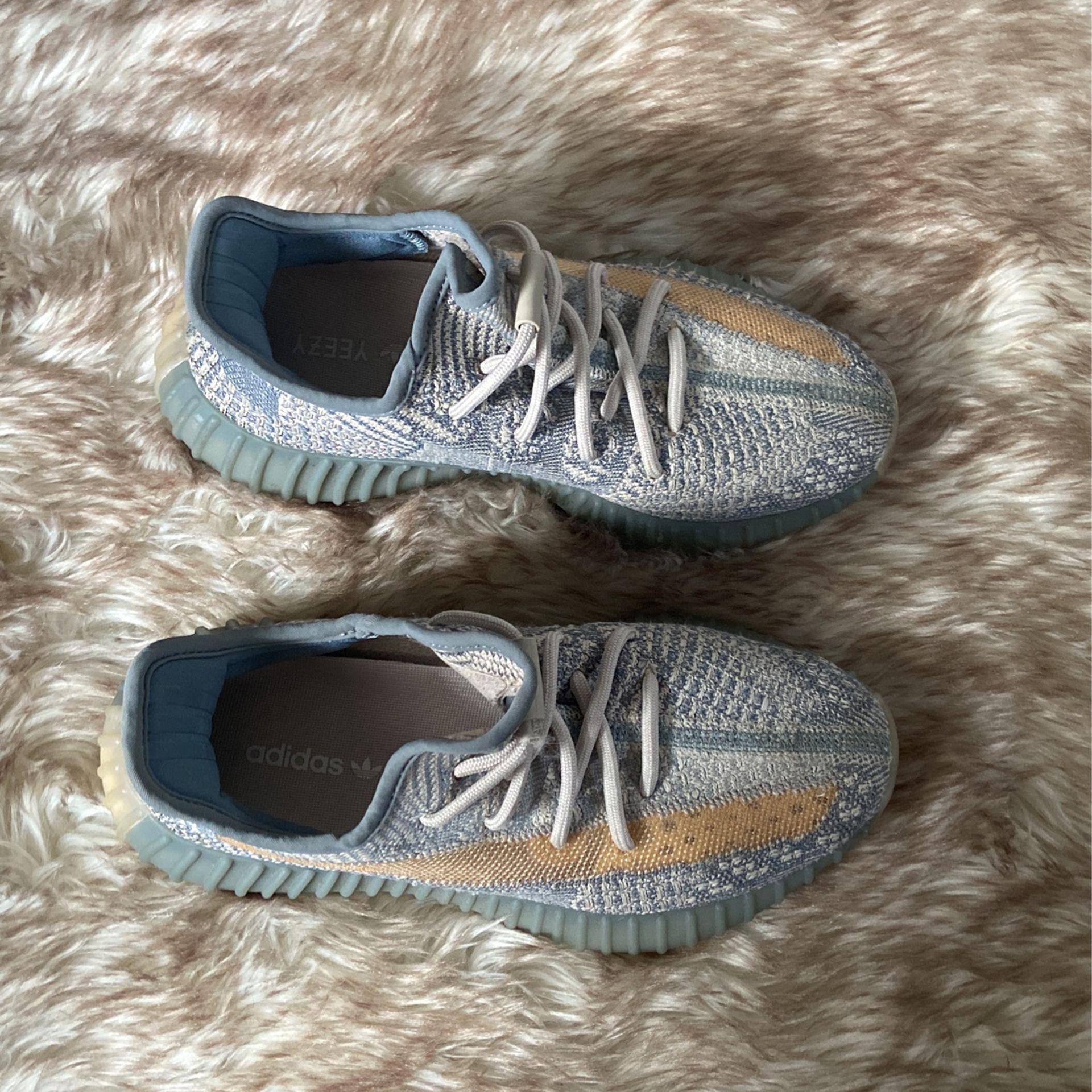 Yeezys Size 51/2