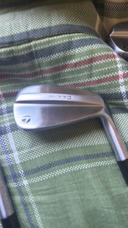 Taylor made 790s 4-pw  right handed regular flex