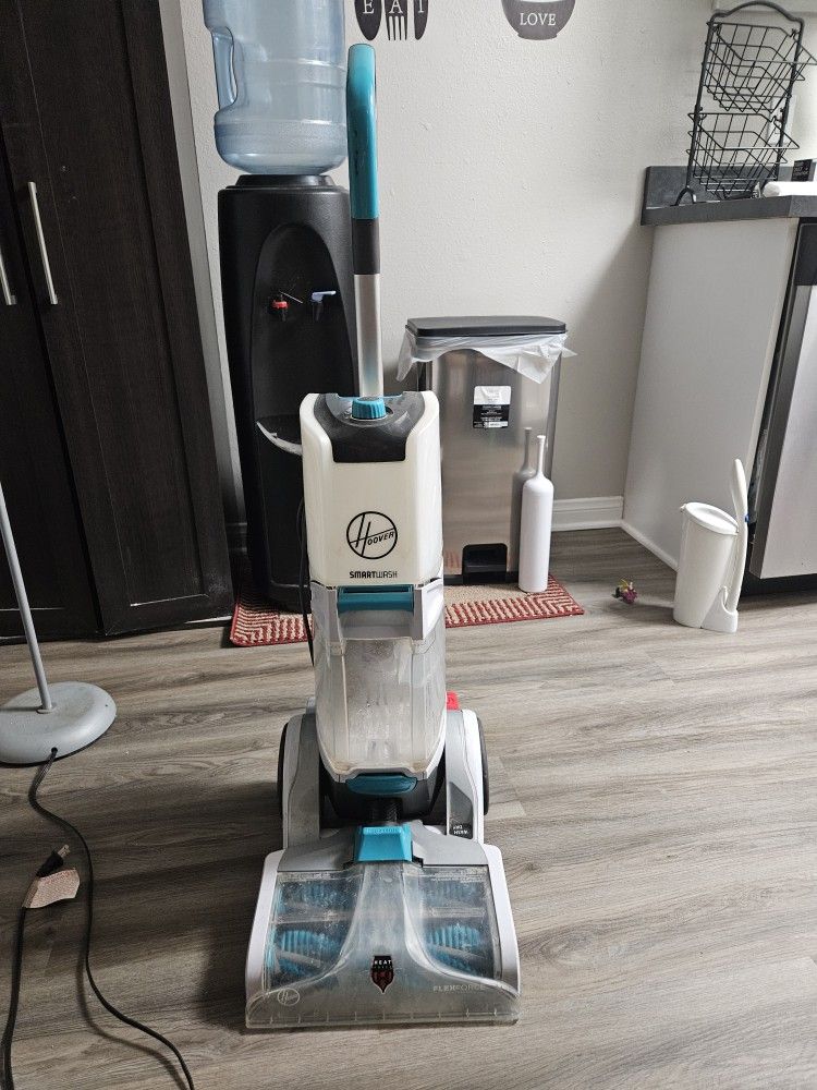 Hoover Carpet Steam Cleaner. Great Condition!