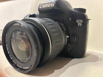 CANON 7D With lens 18-55mm