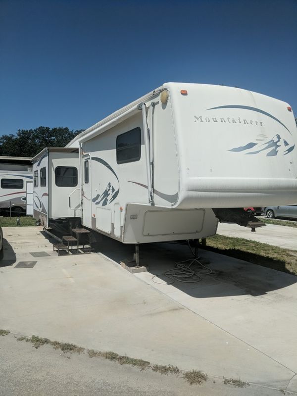 2005. 34 ft. 5th wheel camper. Mountainer. Aluminum frame ...