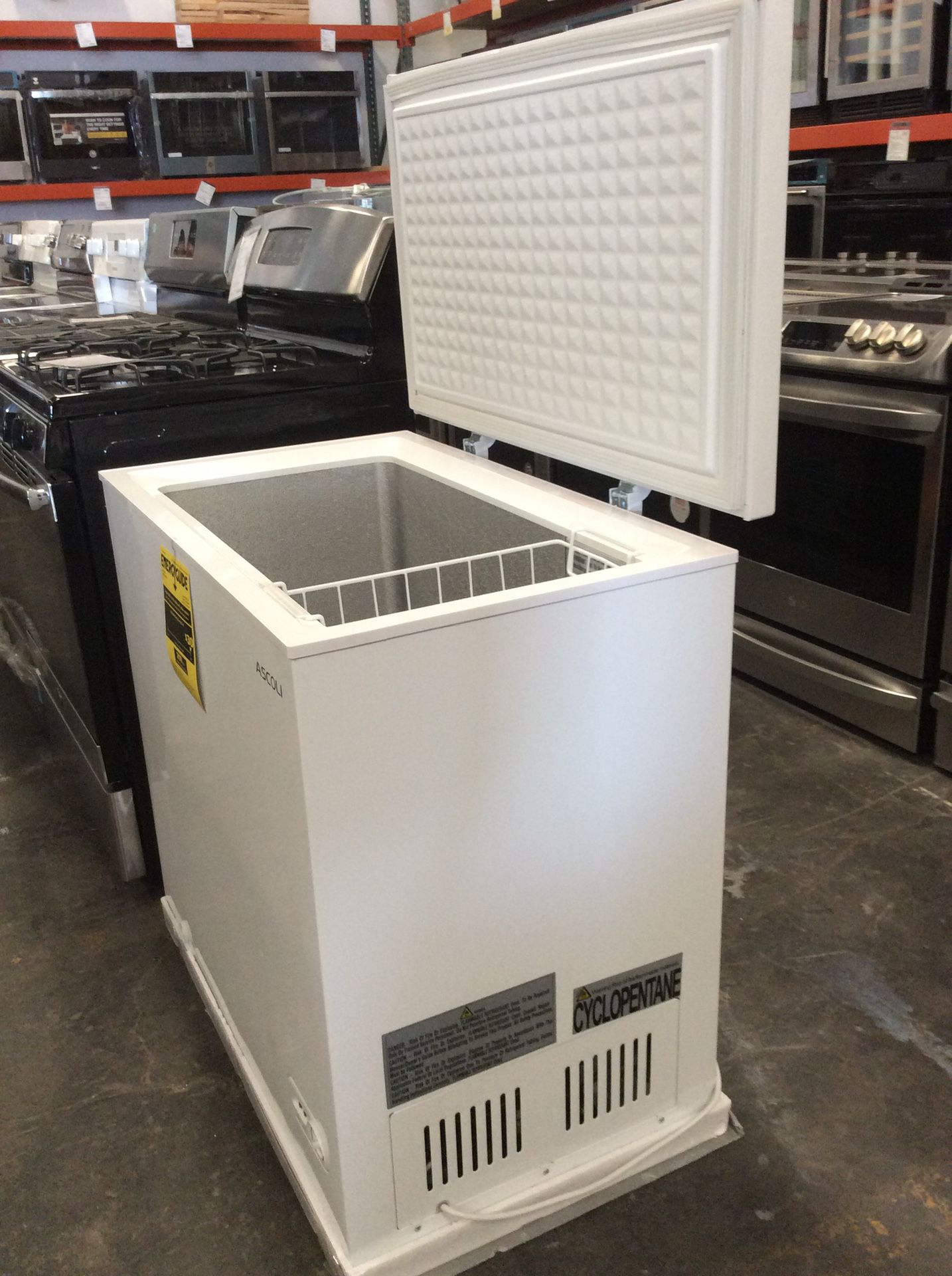 NEW Ascoli 7 cu ft chest freezer