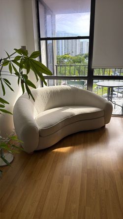 Curved sofa ivory white 71”