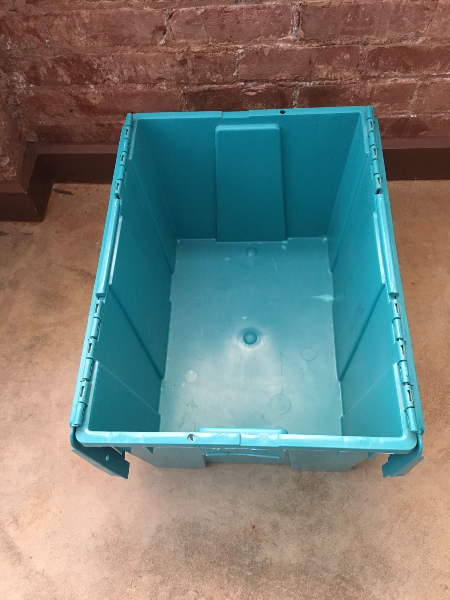 Storage container