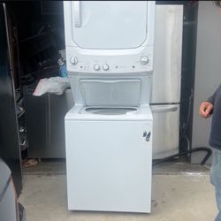 Stackable Washer And Dryer ( Electric)