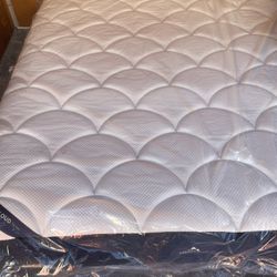 Brand New King Size 12” Dream Cloud Classic Mattress!!