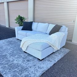 Macy’s White Sectional W/ Reversible Chaise - Delivery 🚚 