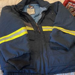 Men Warm Winter Jacket Size Medium Great For Outdoors 