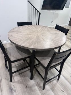 Living spaces dining table