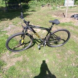 GT Karakoram 2.0 Frame Size L Mountain Bike.
