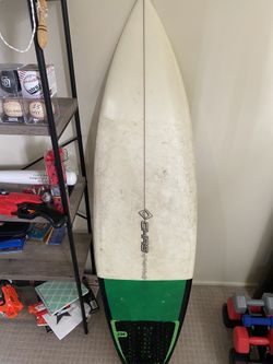 Chas Surfboard 5’6”