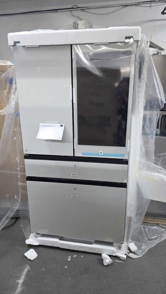 Samsung Bespoke 4 Door Refrigerator With Family Hub Tv Screen White (In Box)