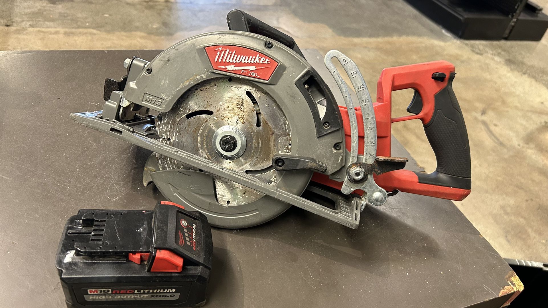 Milwaukee 2830-20 7-1/4” reqr hamdle circular saw w 6.0 batt ko charger pick up in Tacoma 