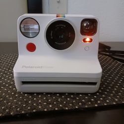 Perfect Condition Polaroid Now Gen 3  i-Type Instant Camera