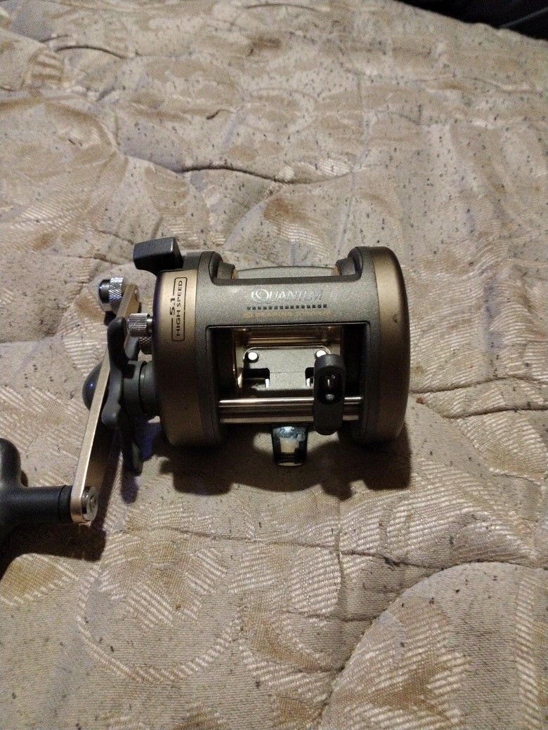 Quantum Ir320 Fishing Reel