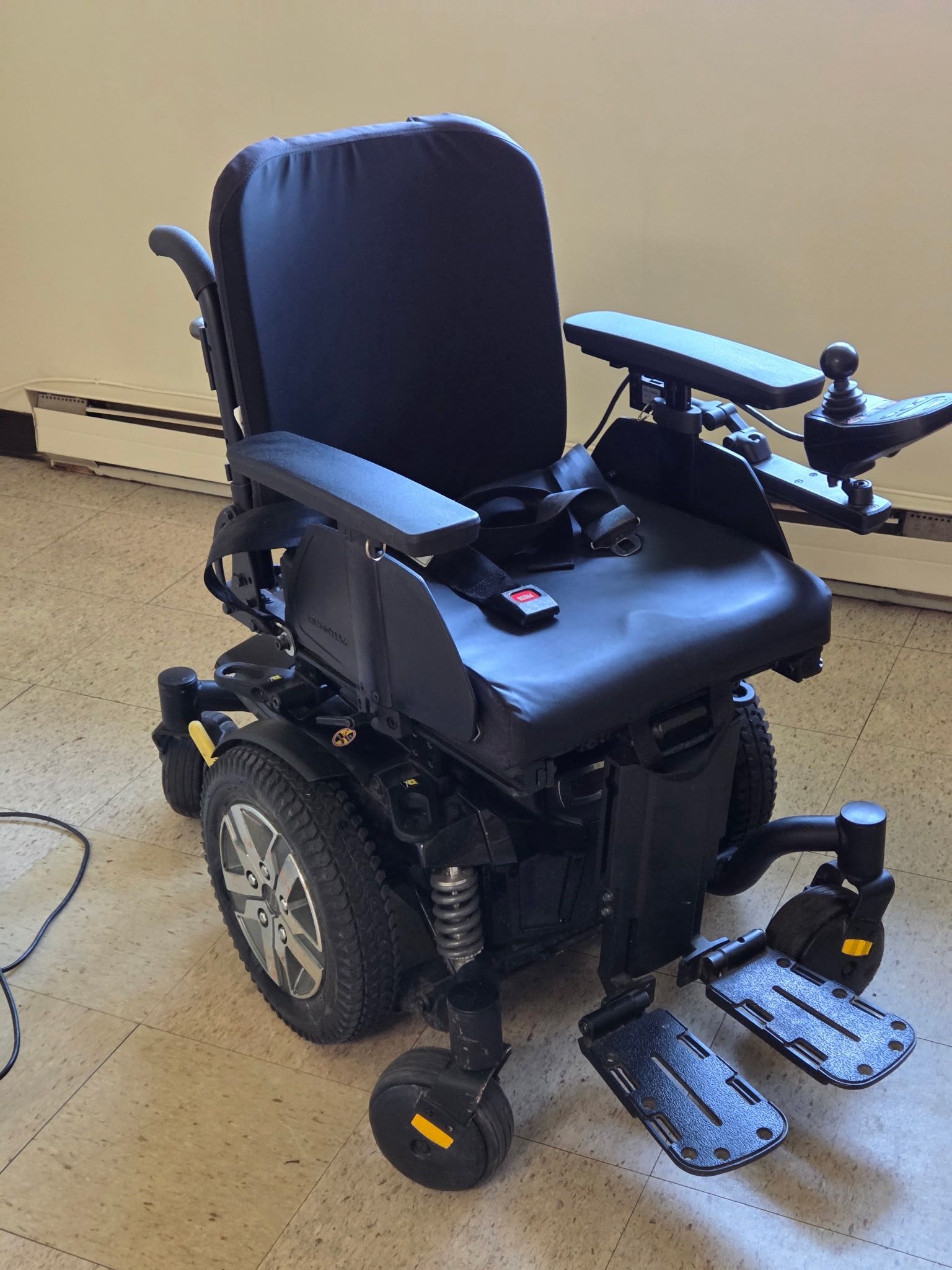 Quantum J4 Electric Chair