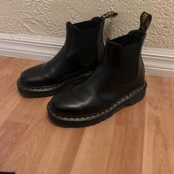 Dr Martens Chelsea Boots