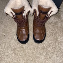 Kids Ugg Boots Size 4