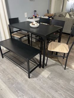 BEAUTIFUL SMALL BLACK TABLE, 4 CHAIRS, BENCH – LIKE NEW