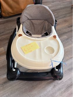 Baby walker with handle