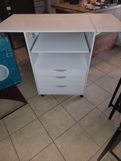 Expandable workstation cart.