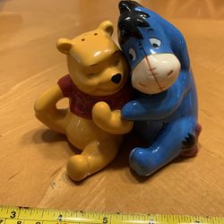 Walt Disney Winnie The Pooh & Eeyore Hugging Salt & Pepper Set no chips Coral Springs 33071