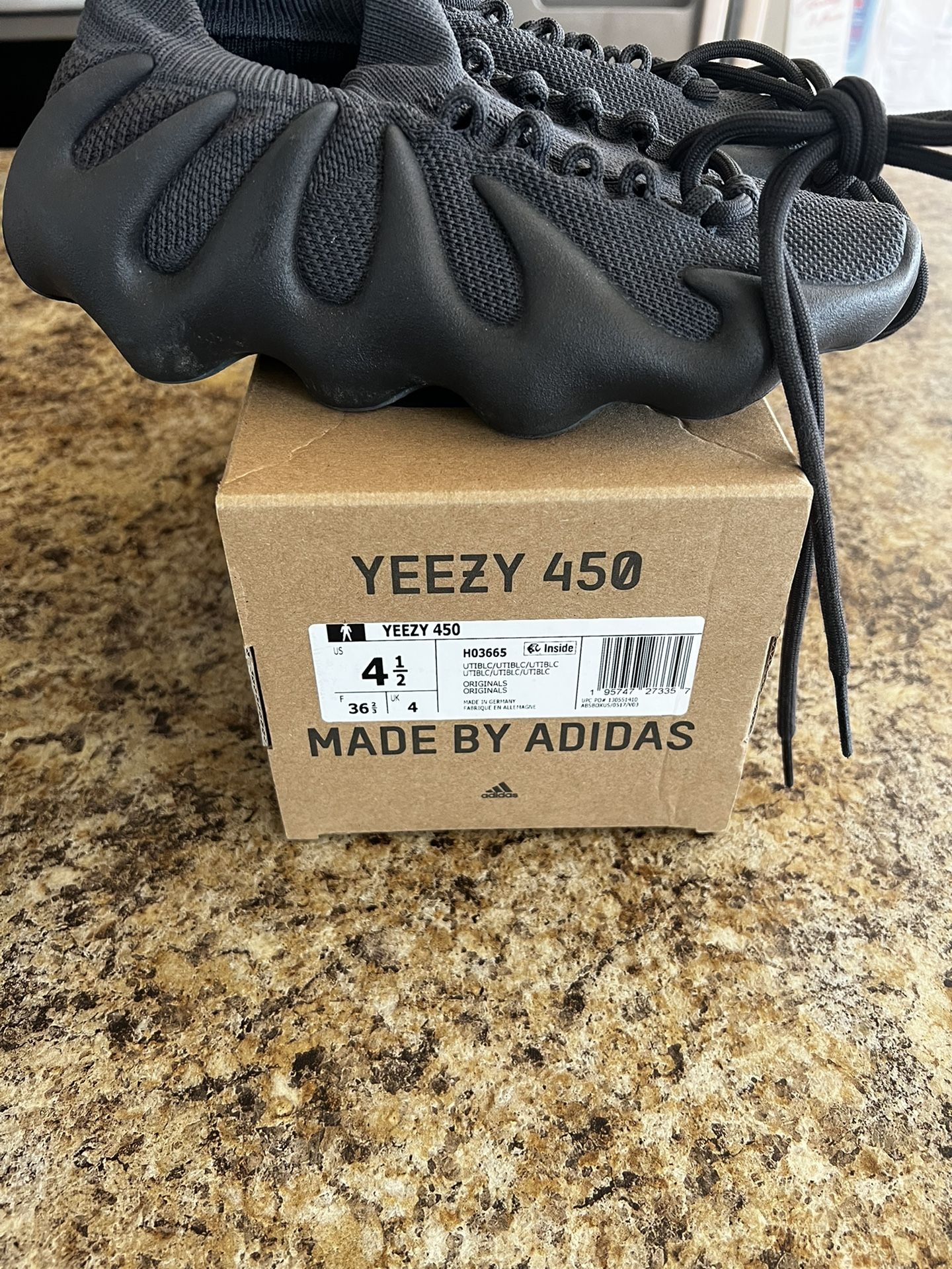 Yeezy 450 Size 4.5 **IF ITS POSTED, IT’S AVAILABLE **