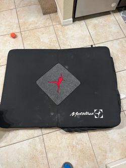 Metolius crash pad for bouldering
