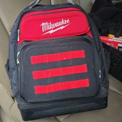 Milwaukee
15 in. Ultimate Jobsite Tool Backpack