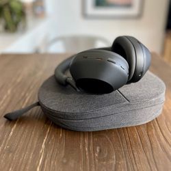 Sony XM5 Headphones