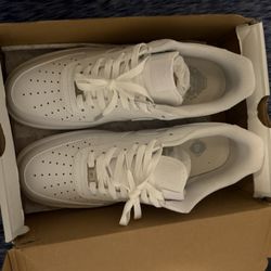 Brand New Nike Air Forces Triple White Lowtop ‘07 Men’s Size 10.5