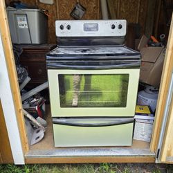 Frigidaire Eelctric Stove Good Condition $250