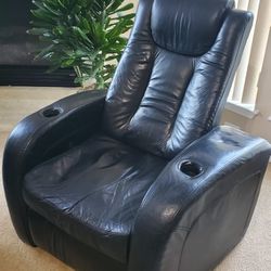 Comfy Black Leather Chair 