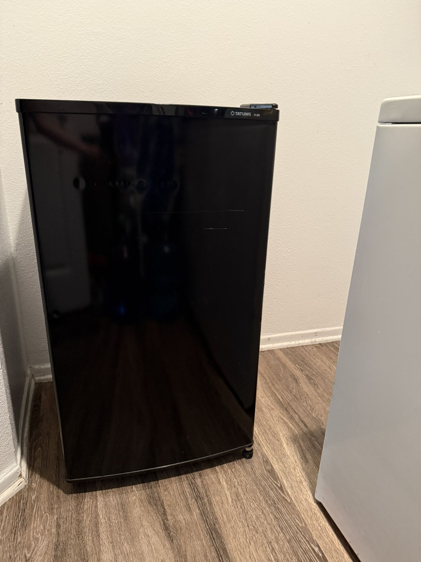 Tatung TR-6RD Mini Fridge – Brand New (Minor Dents & Cosmetic Damage) - Black