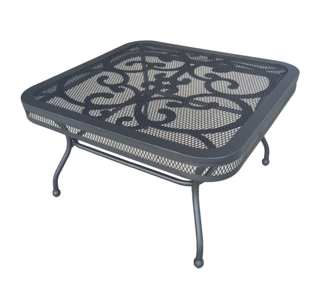 Patio Furniture/ Outdoor Coffee Table