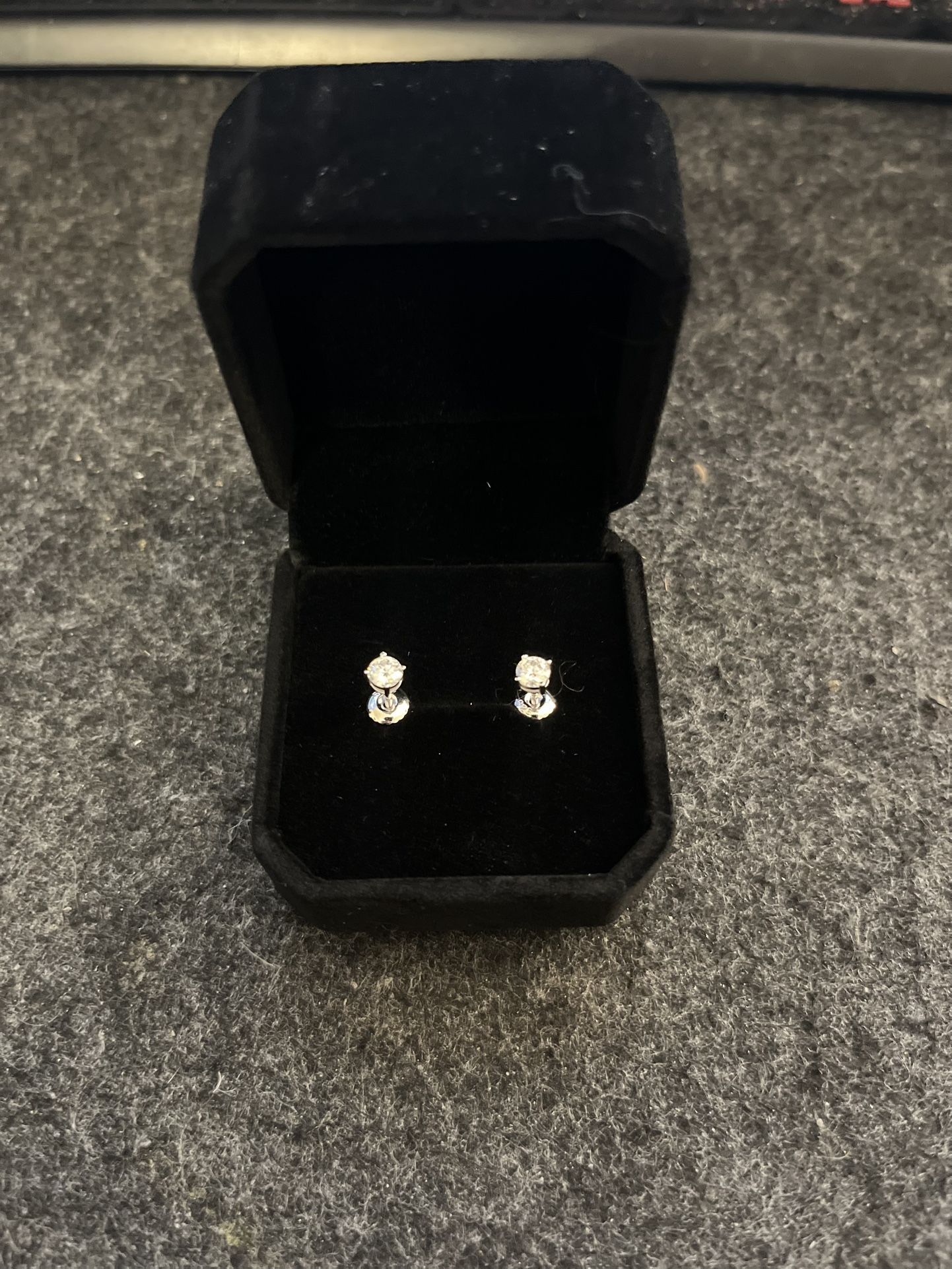VVS1 - Moissanite Earrings - GRA Certified - 925 Silver - Passes Diamond Tester